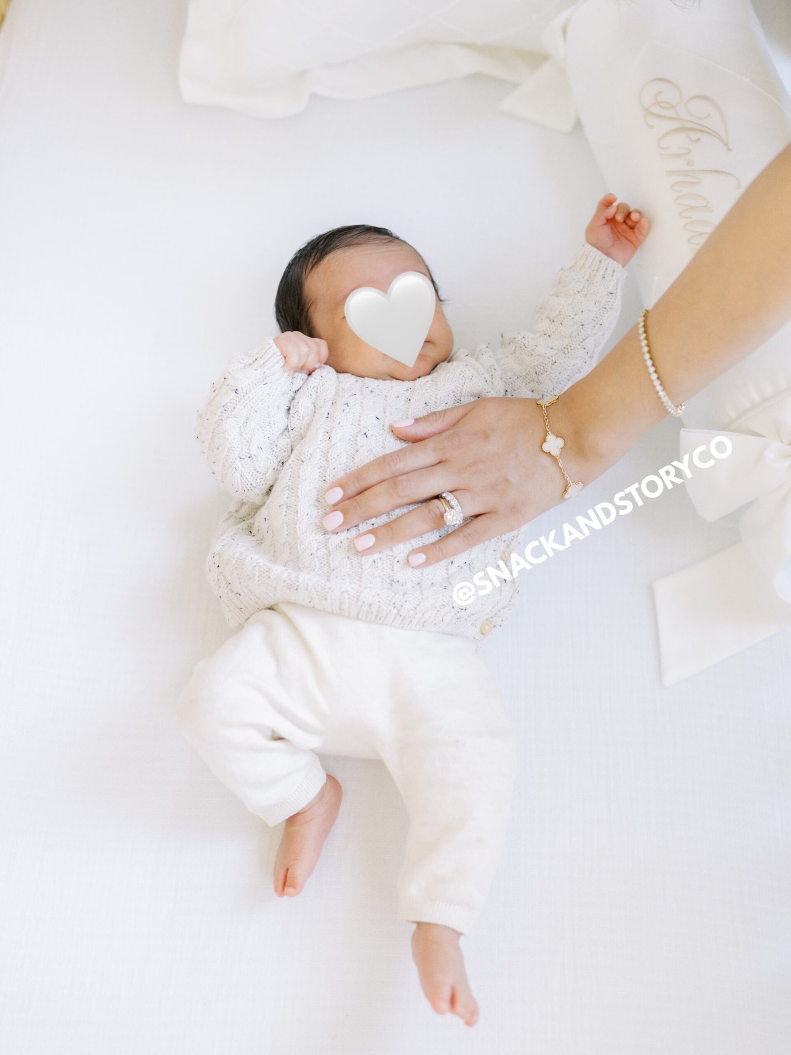 How To Build a Secure Attachment With Your Baby, According To Science (And Real Life)